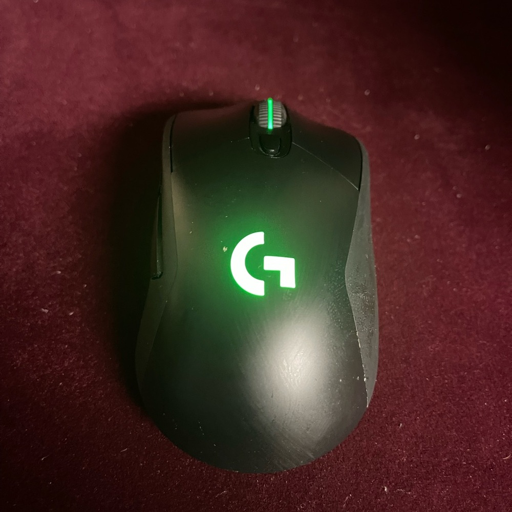 Logitech G703 LIGHTSPEED Gaming Mouse. Pre own working condition.